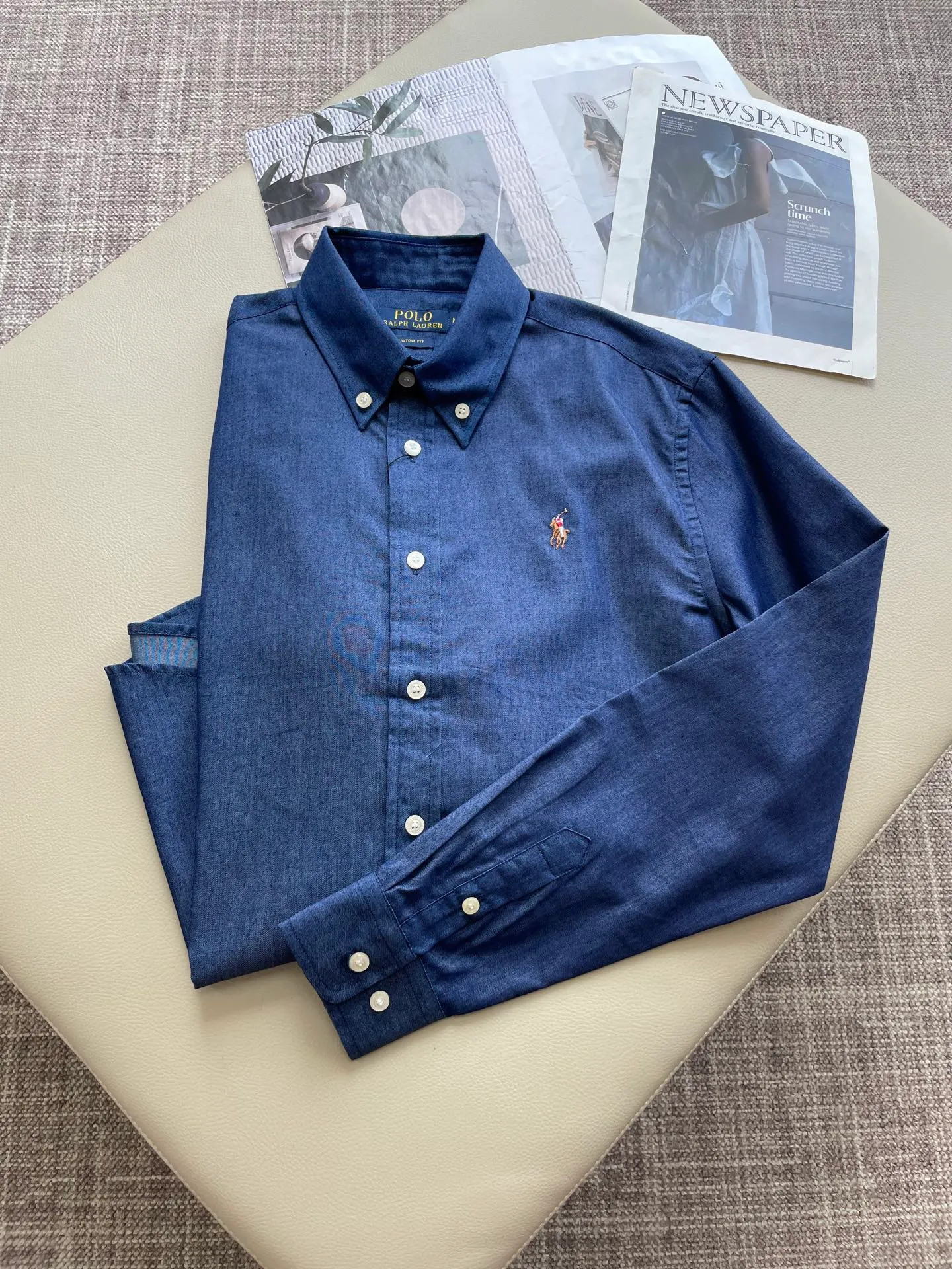P220 🌸🌸🌸 POLO Ralph Lauren [High Quality] Classic shirt! Classic casual shirt made of pure cotton fabric with unique design, simple, clean and classic version design. It is a versatile style that can be switched at will. The fabric feels soft and delicate, highly moisture-absorbent and breathable. It is close to the skin and comfortable to wear. It can be worn alone or as an inner layer. Its versatile performance is beyond your imagination! The upper body of the ready-to-wear is simple and classic yet elegant! Size:M-XXL